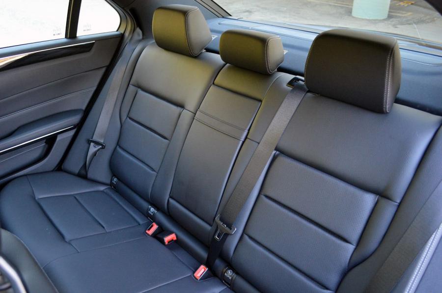  Mercedes-Benz E350 4Matic Sedan 2014 года  (фото 17 из 40)